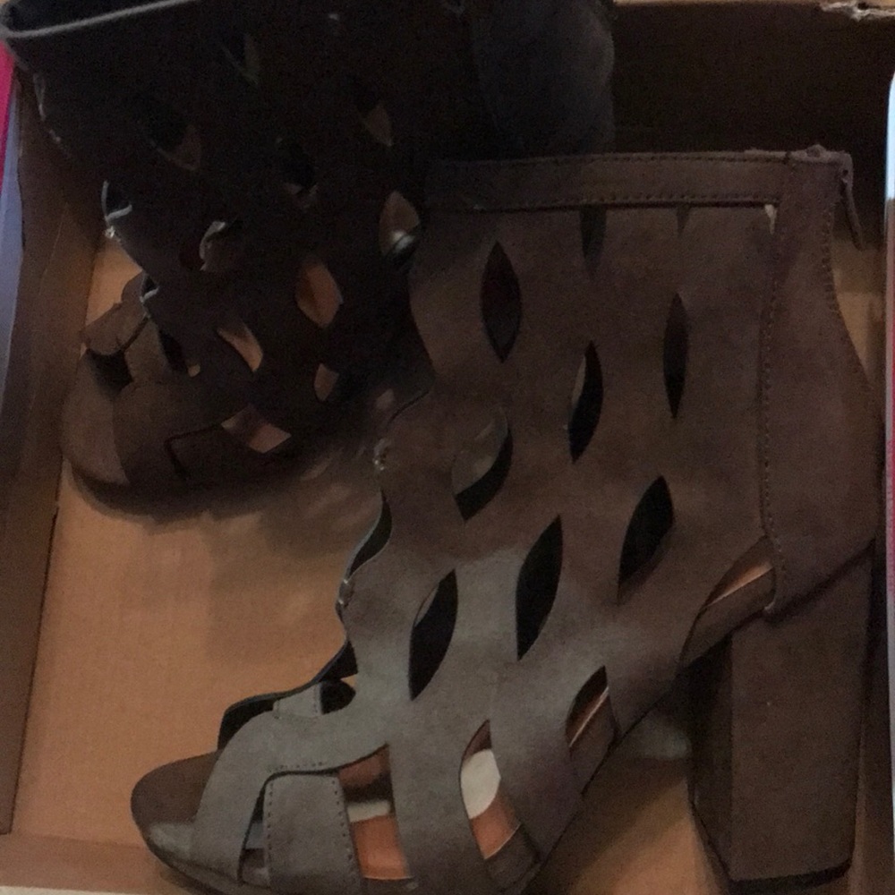 Heels - Picture 2 of 2